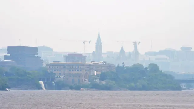 Smoke from forest fires in Quebec and other areas in Canada reached Ottawa downtown with the effect of wind, on June 07.