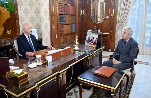 Tunisian President Kais Saied (L) in a meeting with the country's defence minister Emad Memish on 8 June 2023