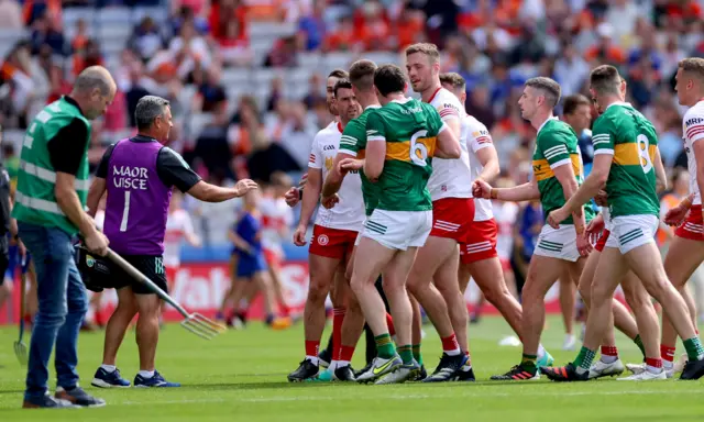 Tempers flare as the teams leave the field at half-time