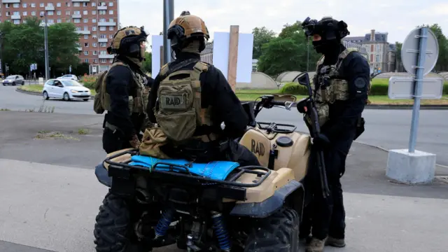 Raid officers in Lille