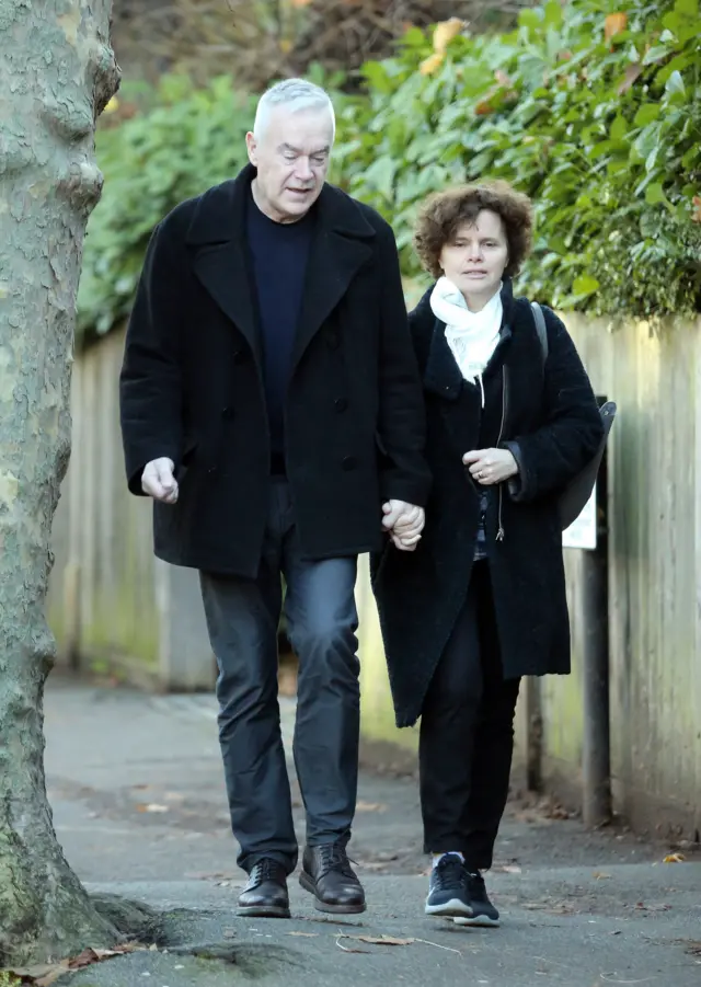 Huw Edwards and his wife Vicky Flind pictured in 2018