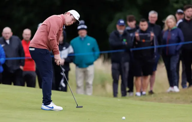 MacIntyre putts for birdie