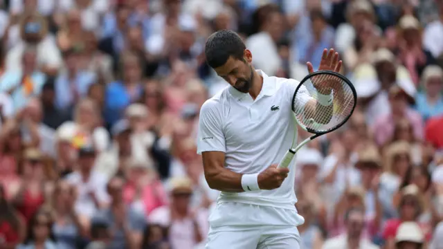 Djokovic applauds a shot by Alcaraz