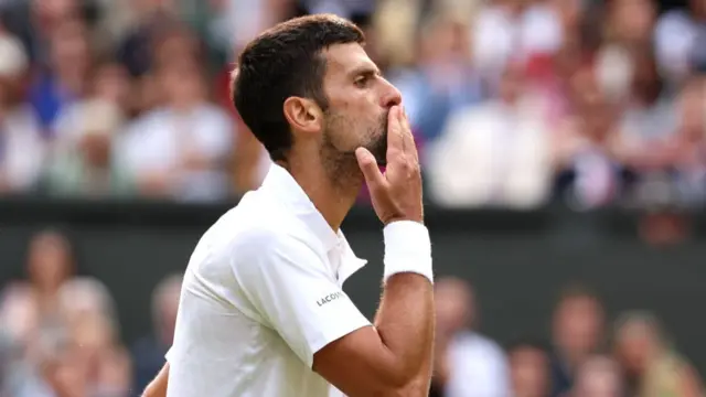 Djokovic blows a kiss