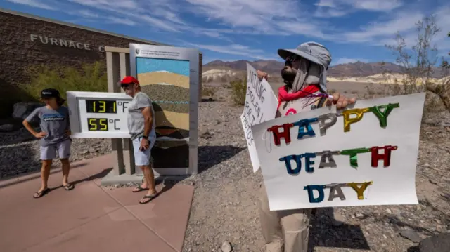 People gather at Death Valley to experience a brutal heatwave