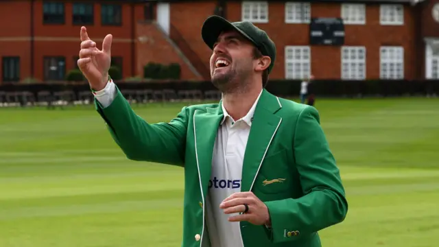 Leicestershire captain Lewis Hill tosses a coin