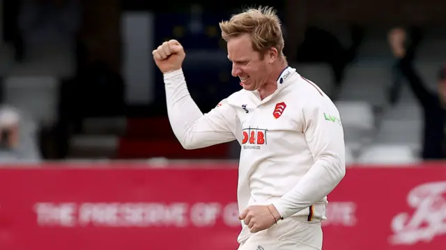 Simon Harmer celebrates taking wicket