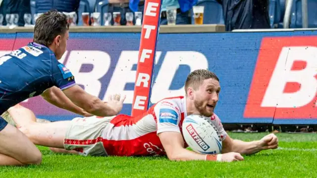 Ethan Ryan scores a try for Hull KR