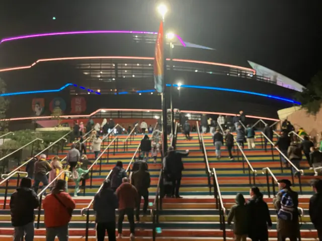 Fans arriving at Sydney Football Stadium