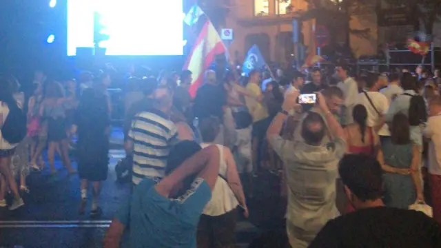 Supporters outside PP headquarters in Madrid