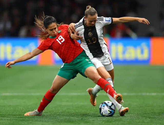 Sakina Ouzraoui Diki challenges Klara Buhl