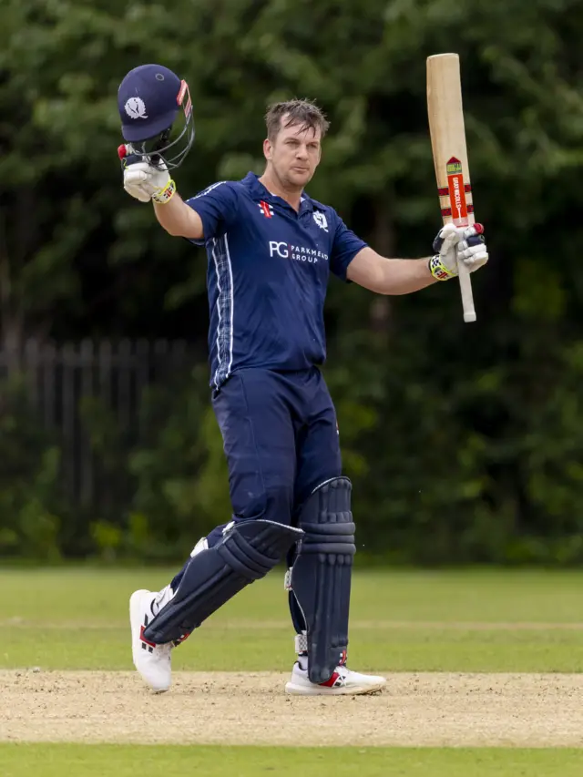 George Munsey celebrates his hundred