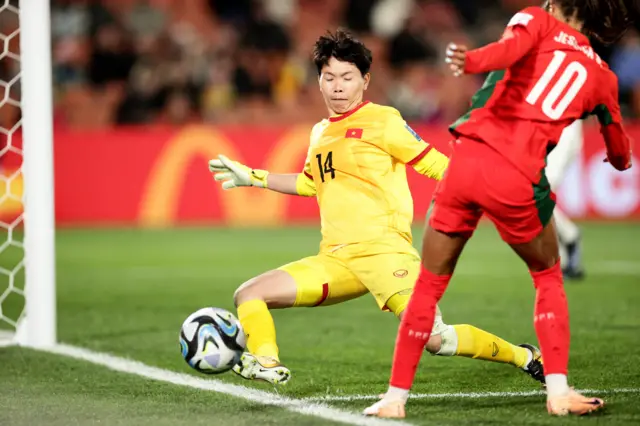 Jessica Silva tries her luck from a tight angle for Portugal.