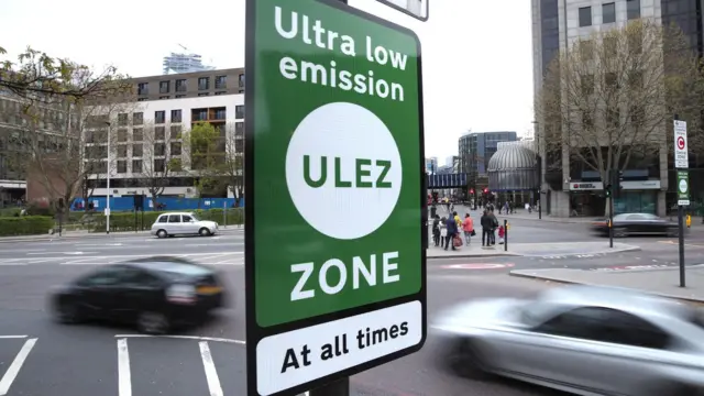 A Ulez traffic sign