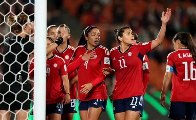 Costa Rica players remonstrate with the referee.