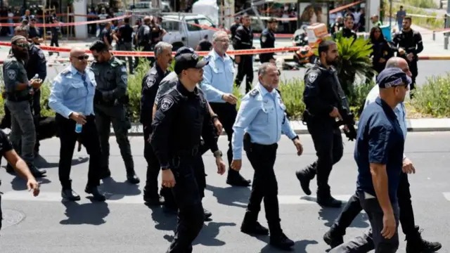 Israel Police commissioner Kobi Shabtai visiting the site of the alleged attack