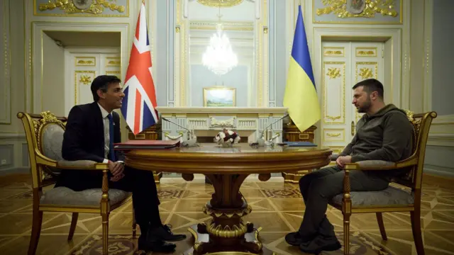 Prime Minister Rishi Sunak and Ukraine's President Volodymyr Zelensky meet in Kyiv, in November 2022