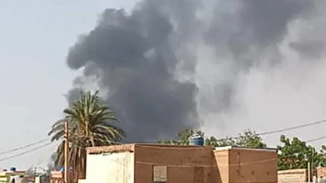 Smoke above Omdurman seen from  Aljazeera Eslang on 3 June.