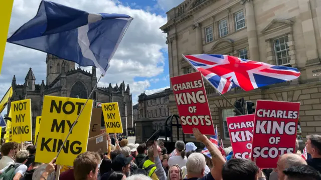 Anti-monarchy protesters and royal fans were side by side on the Royal Mile