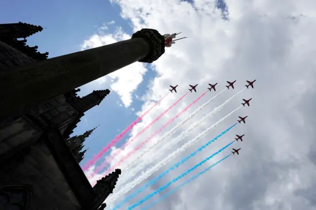 Red Arrows pass over Edinburgh