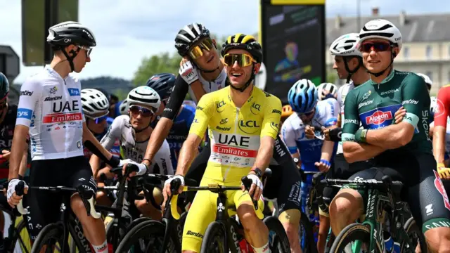 Adam Yates in the leaders yellow jersey