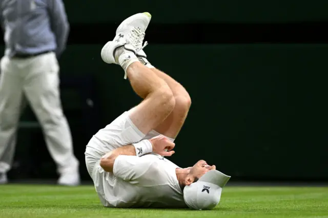 Andy Murray falls to the ground