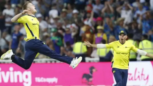 Nathan Ellis celebrates Hampshire's win in the 2022 T20 Blast final