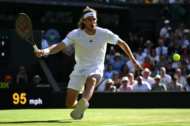 I hope Murray doesn’t lose now after not challenging that crucial point! Come on Andy!