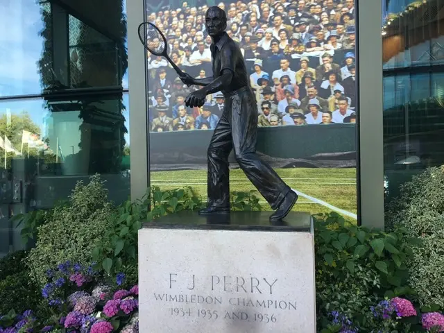 Fred Perry statue