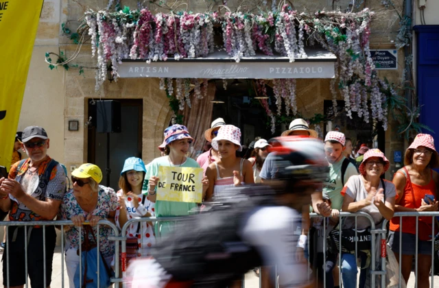 Peloton gets under way