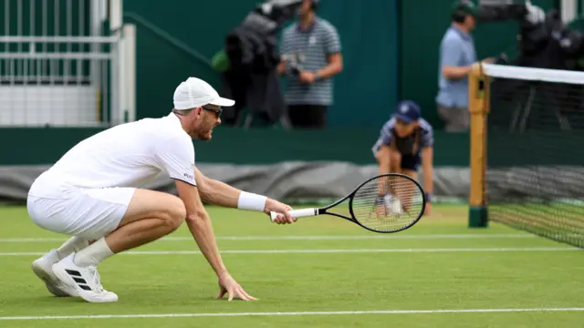 Jamie Murray crouches at the net