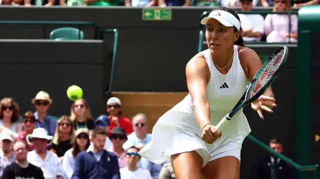 Jessica Pegula plays a backhand