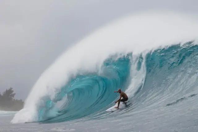 Kelly Slater surfing at Pipeline in Hawaii