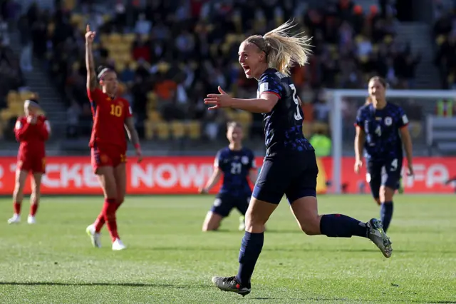 Stefanie van der Gragt scores the equaliser