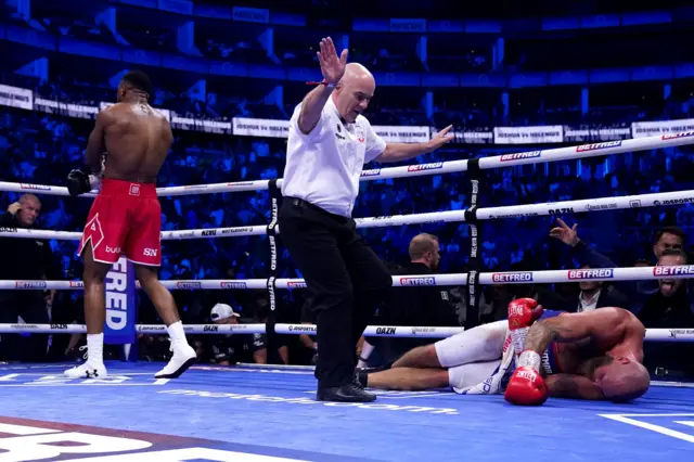 Anthony Joshua knocked out Robert Helenius