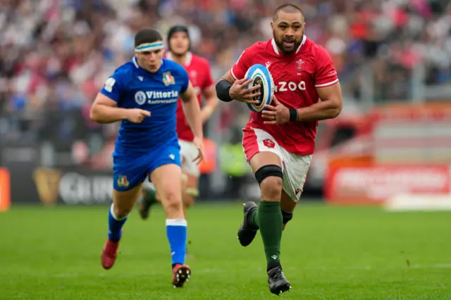 Taulupe Faletau carries the ball for Wales