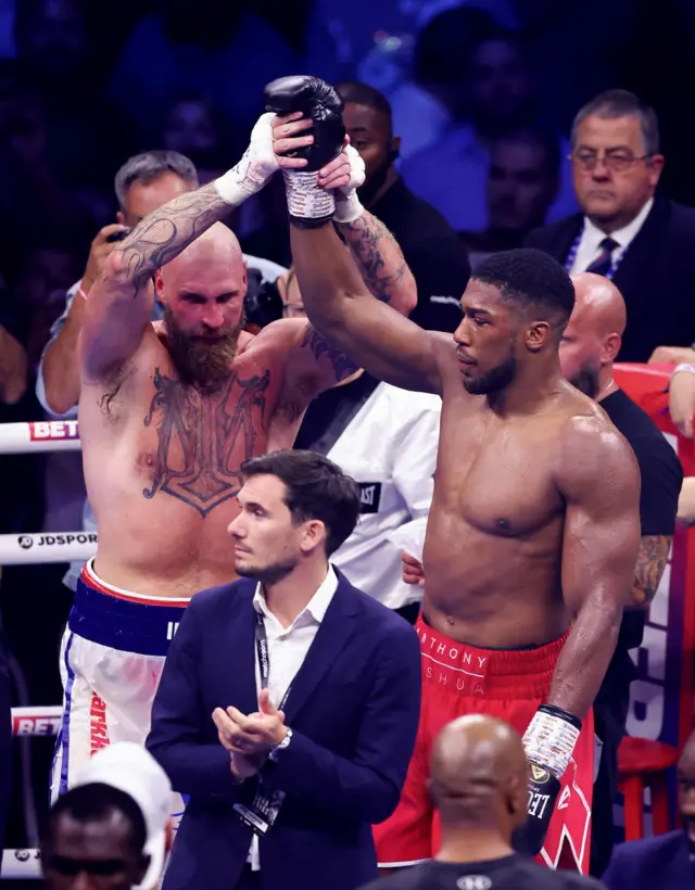 Anthony Joshua holds up Robert Helenius' arm