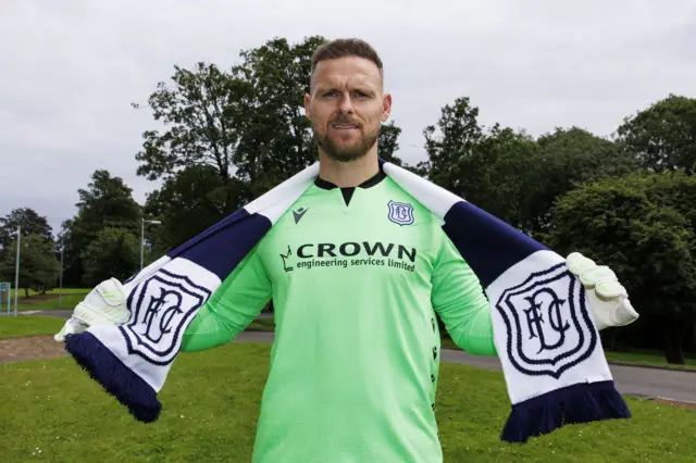 Trevor Carson with a Dundee scarf