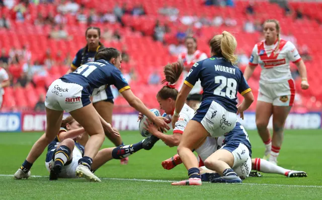 Tara Jones scores St Helens' first try