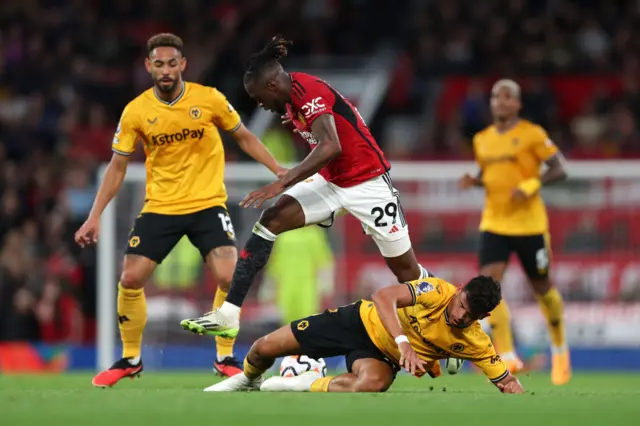 Wan Bissaka is challenged by Nunes and Cunha