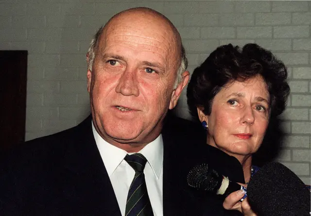 A picture dated 06 February 1995 shows former South African president Frederik W. de Klerk and his wife Marike de Klerk in Sydney.