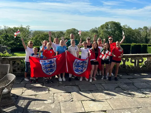 Ashford United Girls under-16s team