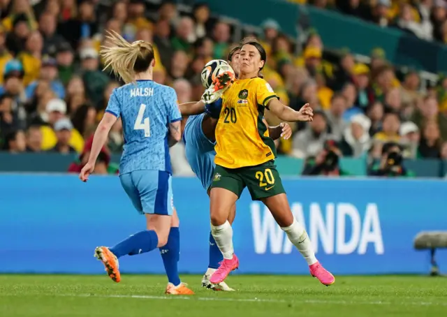 Sam Kerr attempts to chest down the ball under pressure from Walsh and Carter.