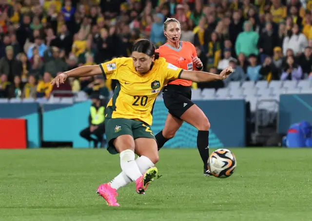 Sam Kerr strikes towards goal.