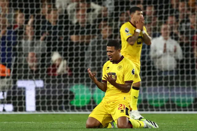 Vini Souza on his knees after a missed chanced