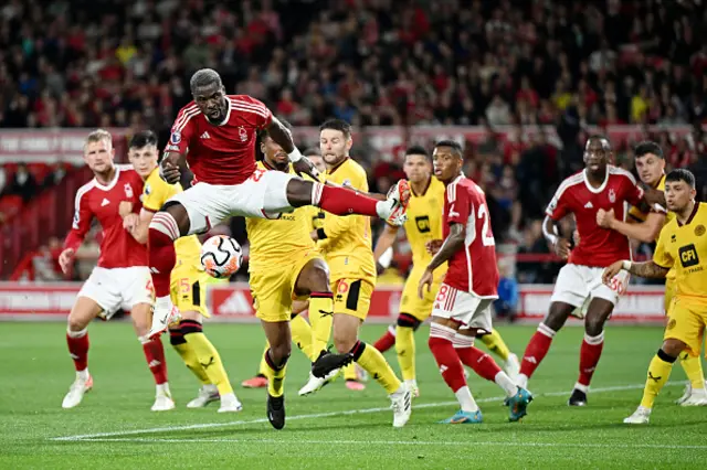 Serge Aurier attempts to flick the ball on from a corner