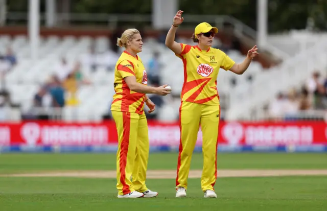 Katherine Sciver-Brunt and Nat Sciver-Brunt discuss what field to set