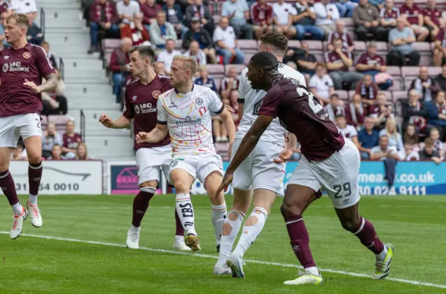 Odel Offiah scores for Hearts
