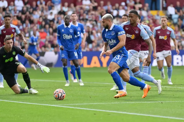 Neal Maupay misses a chance