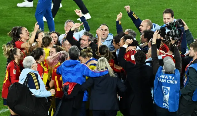 Jorge Vilda stands in the middle of the Spain celebrations.